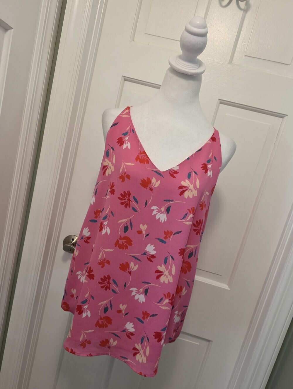 LOFT Pink Floral V-Neck Camisole Size Medium, Colorful, Fun